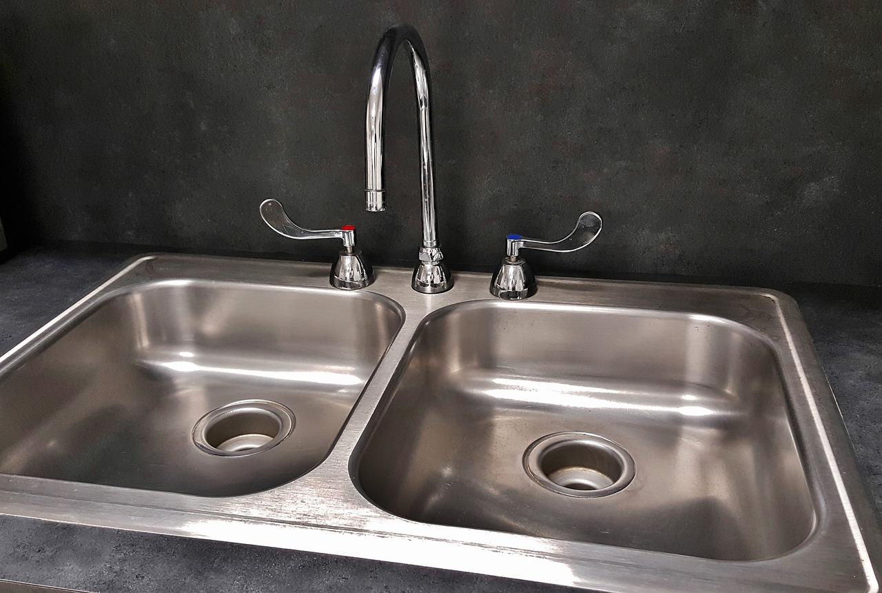 4 Reasons to Go for a Two Handle Kitchen Faucet